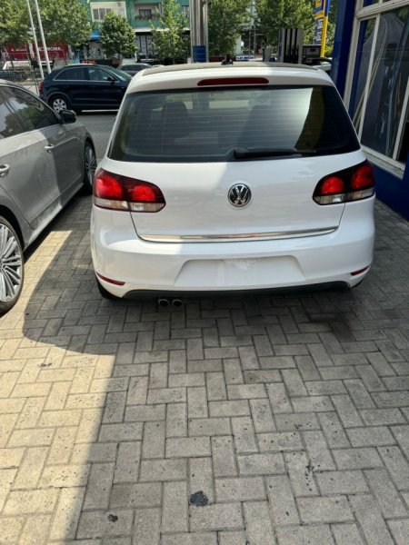 Tirane, 7900€ shes makine golf 6 Benzin plus gaz, me letra, e bardhë 185 km