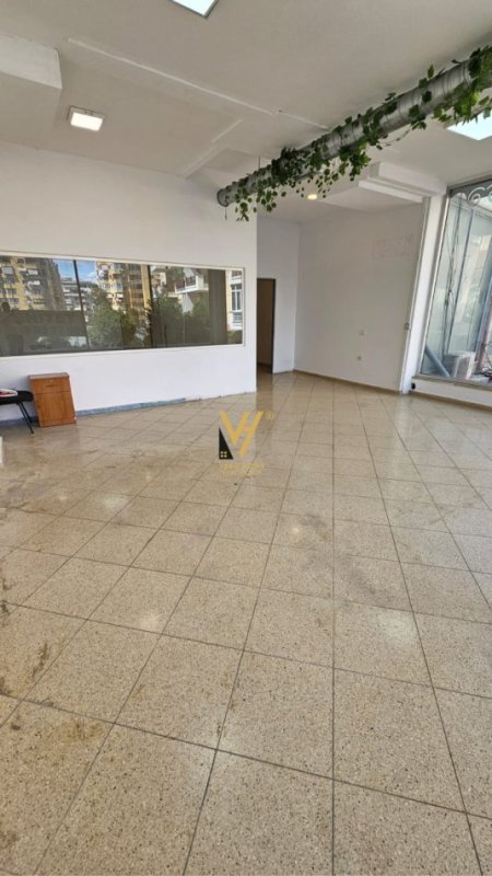 Tirane, shitet ambjent biznesi Kati 0, 136 m² 191.000 € (KODRA E DIELLIT)