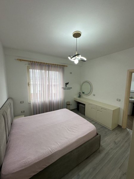 Tirane, shitet apartament 2+1+Ballkon Kati 4, 96 m² 205.000 € (LIQENI ARTIFICIAL)
