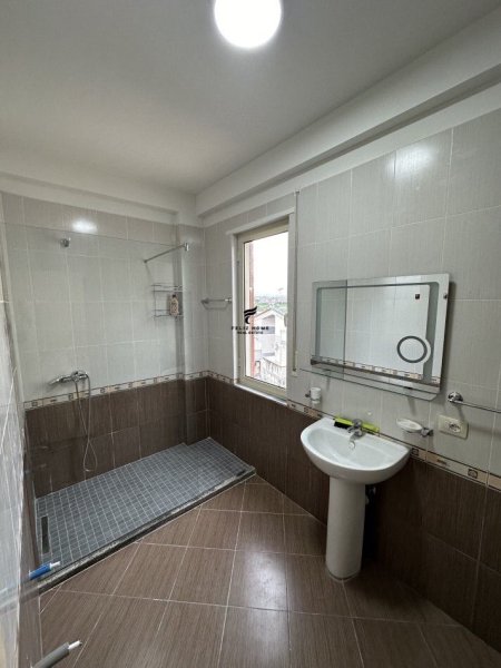 Tirane, shitet apartament 2+1+Ballkon Kati 4, 96 m² 205.000 € (LIQENI ARTIFICIAL)