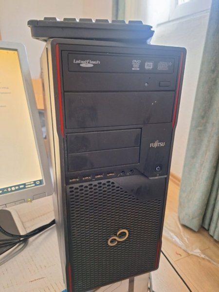 Tirane, shes Kompjuter+Monitor FSC + HP Compaq
