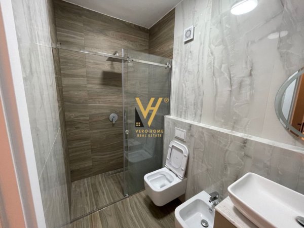 Tirane, jepet me qera apartament 2+1+Ballkon Kati 1, 90 m² 900 € (TEG)