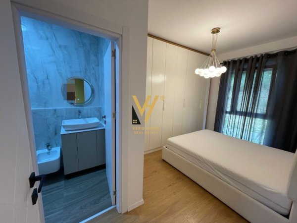 Tirane, jepet me qera apartament 2+1+Ballkon Kati 1, 90 m² 900 € (TEG)