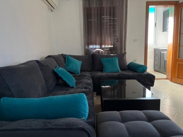 Tirane, shitet apartament 1+1 Kati 5, 50 m² 85.000 € (Brryl)