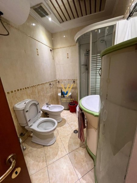 Tirane, jepet me qera apartament 2+1+Ballkon Kati 4, 122 m² 1.000 € (ISH EKSPOZITA SOT)