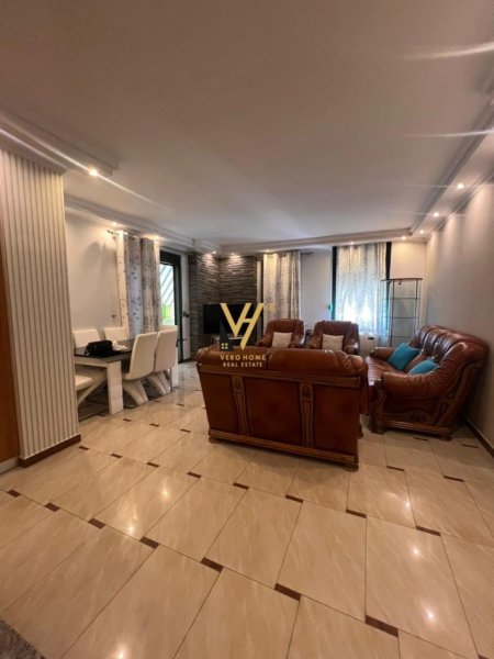 Tirane, jepet me qera apartament 2+1+Ballkon Kati 4, 122 m² 1.000 € (ISH EKSPOZITA SOT)