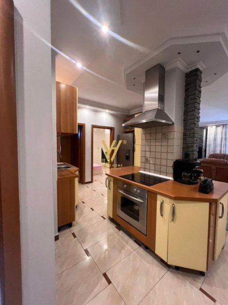 Tirane, jepet me qera apartament 2+1+Ballkon Kati 4, 122 m² 1.000 € (ISH EKSPOZITA SOT)