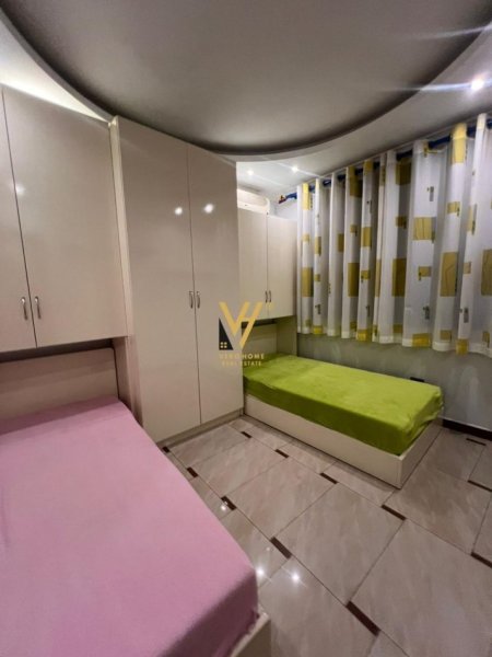 Tirane, jepet me qera apartament 2+1+Ballkon Kati 4, 122 m² 1.000 € (ISH EKSPOZITA SOT)