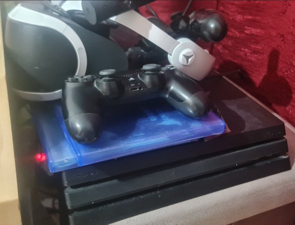 Tirane, shes PS4+VR