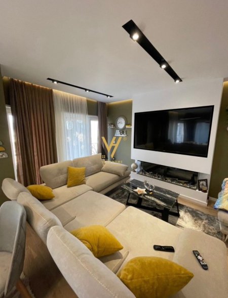 Tirane, jepet me qera apartament 3+1+Ballkon Kati 3, 140 m² 1.200 € (KODRA E DIELLIT 2)