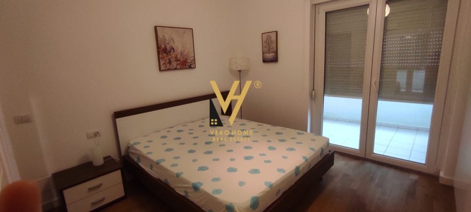 Tirane, jepet me qera apartament 2+1+Ballkon Kati 3, 80 m² 700 € (TEG)