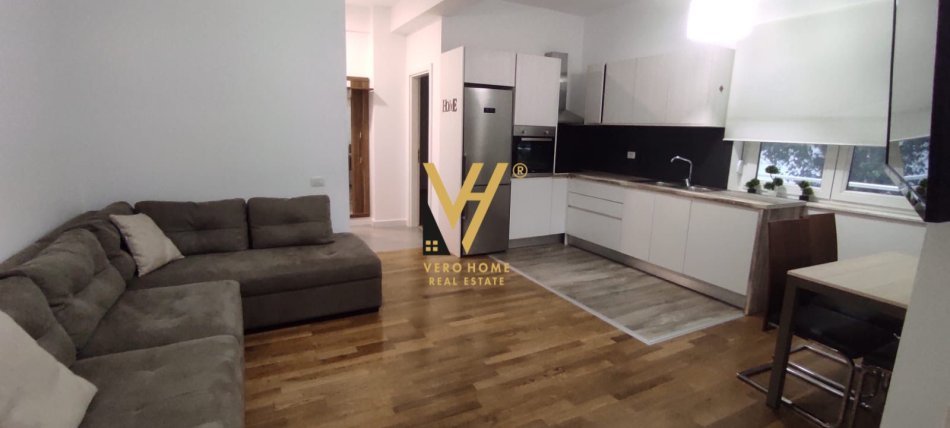 Tirane, jepet me qera apartament 2+1+Ballkon Kati 3, 80 m² 700 € (TEG)