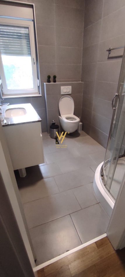 Tirane, jepet me qera apartament 2+1+Ballkon Kati 3, 80 m² 700 € (TEG)