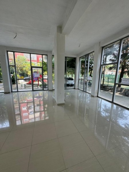 Tirane, shitet ambjent biznesi Kati 0, 68 m² 103.110 € (Paskuqan)