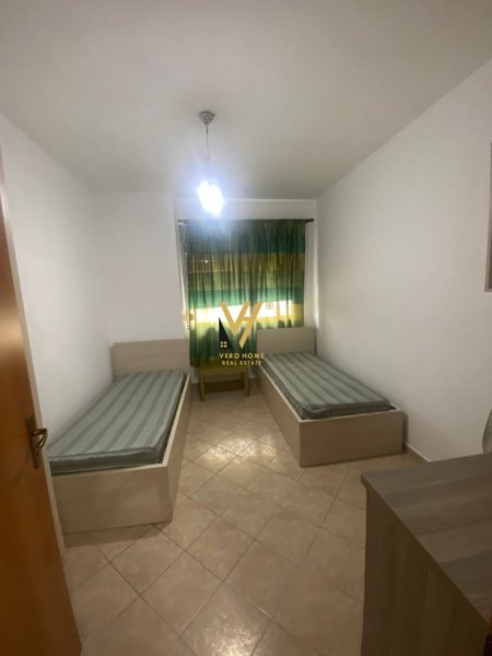 Tirane, jepet me qera apartament 2+1+Ballkon Kati 7, 95 m² 600 € (SELVIA)