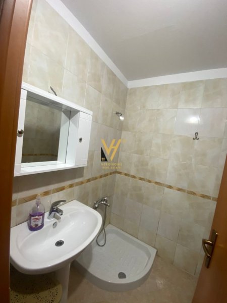 Tirane, jepet me qera apartament 2+1+Ballkon Kati 7, 95 m² 600 € (SELVIA)
