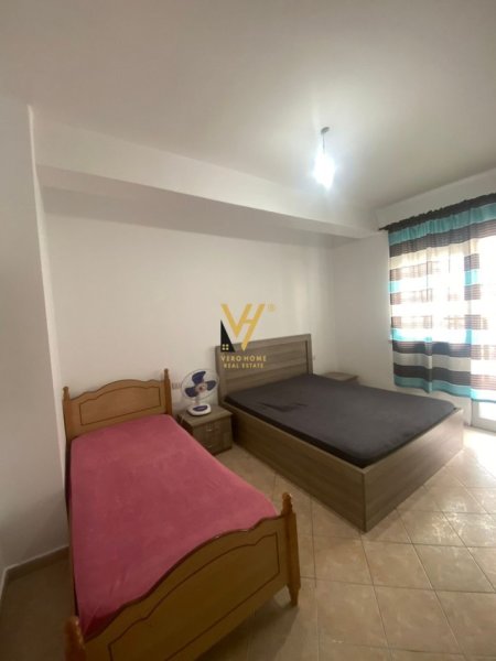 Tirane, jepet me qera apartament 2+1+Ballkon Kati 7, 95 m² 600 € (SELVIA)
