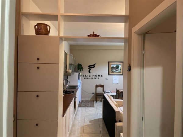 Tirane, jepet me qera apartament 1+1 Kati 7, 58 m² 500 € (LAPRAKE)