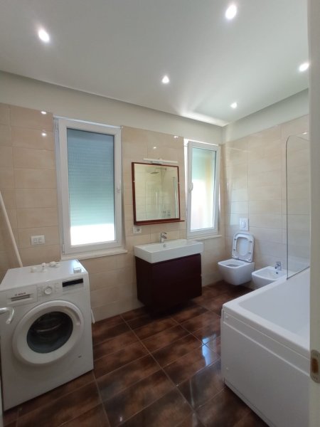 Tirane, shitet apartament 4+1+Aneks+Ballkon Kati 2, 354 m² 500.000 € (Lunder)