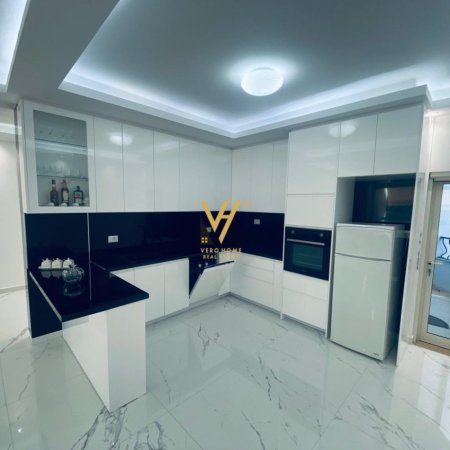 Tirane, jepet me qera apartament 2+1+Ballkon Kati 2, 130 m² 500 € (LINZE)