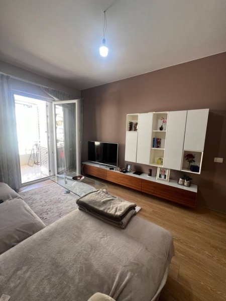 Tirane, shitet apartament 2+1 , 108 m² (Hotel Radison)