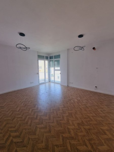 Tirane, shitet apartament 2+1 , 100 m² 172.000 € (Kopshti Botanik)