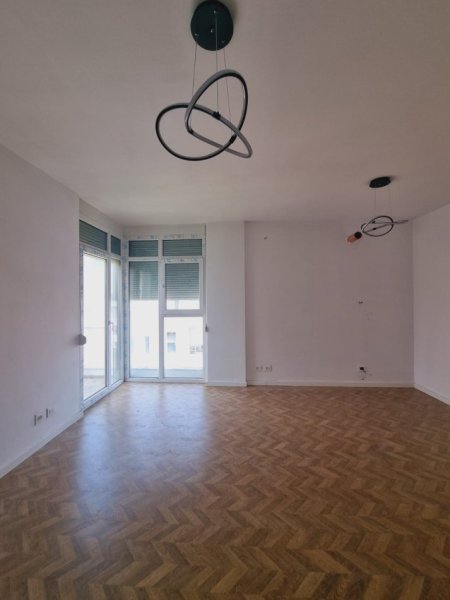Tirane, shitet apartament 2+1 , 100 m² 172.000 € (Kopshti Botanik)