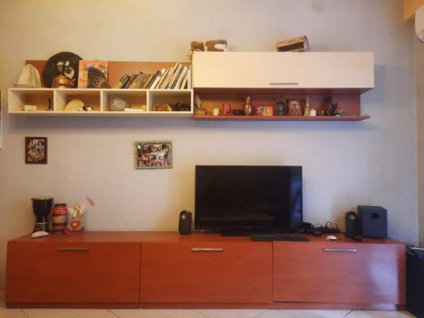 Tirane, shes Mobilje për TV 20.000 Leke