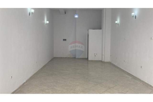 Tirane, shitet dyqan Kati 0, 51 m² 95.000 Euro (astir)