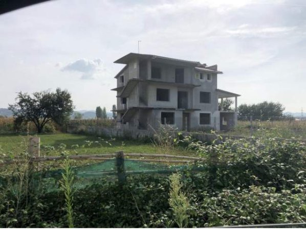 Tirane, shes Vile Kati 3, 350 m² 250.000 Euro