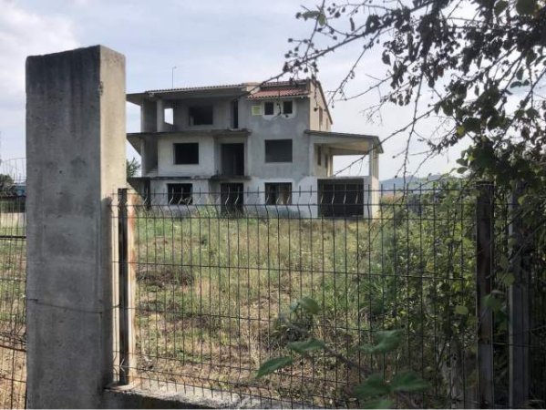 Tirane, shes Vile Kati 3, 350 m² 250.000 Euro