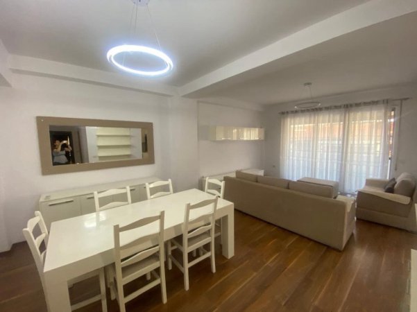 Tirane, jepet me qera apartament+verande | Penthouse 3+1+Aneks+Ballkon Kati 5, 150 m² 1.200 € (Peti)