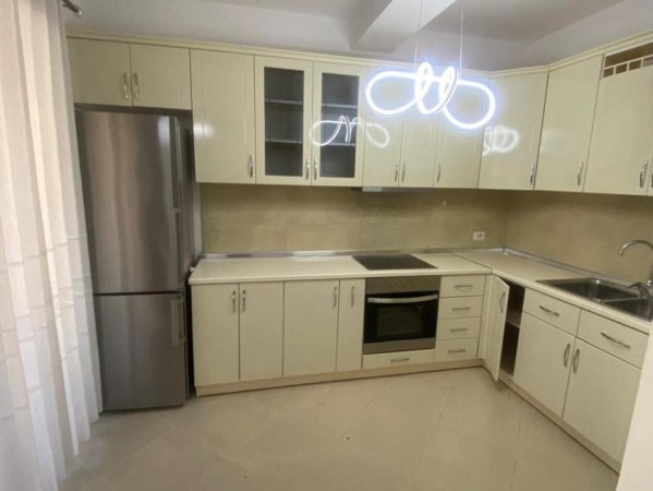 Tirane, jepet me qera apartament+verande | Penthouse 3+1+Aneks+Ballkon Kati 5, 150 m² 1.200 € (Peti)