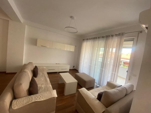 Tirane, jepet me qera apartament+verande | Penthouse 3+1+Aneks+Ballkon Kati 5, 150 m² 1.200 € (Peti)