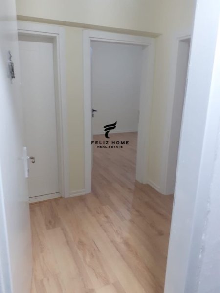 Tirane, shitet apartament 1+1+Ballkon Kati 4, 52 m² 85.000 € (SHKOLLA E BASHKUAR)