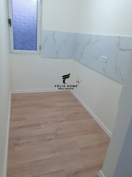 Tirane, shitet apartament 1+1+Ballkon Kati 4, 52 m² 85.000 € (SHKOLLA E BASHKUAR)