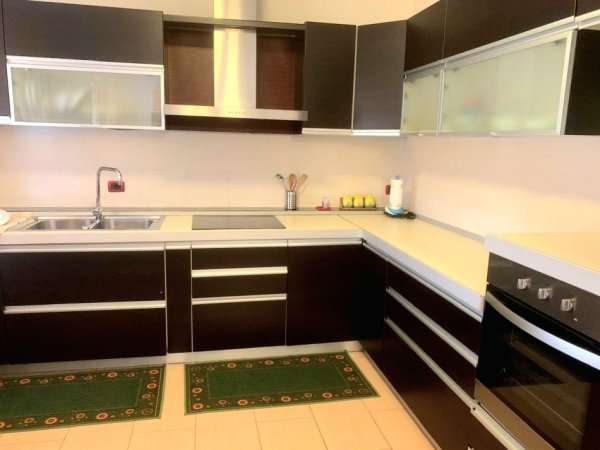Tirane, jepet me qera apartament 2+1 Kati 13,  600 € (Ish-ekspozita)