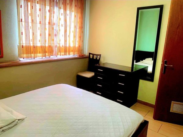 Tirane, jepet me qera apartament 2+1 Kati 13,  600 € (Ish-ekspozita)