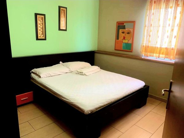 Tirane, jepet me qera apartament 2+1 Kati 13,  600 € (Ish-ekspozita)