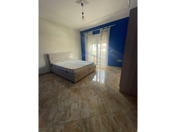 Tirane, jepet me qera apartament 2+1+Ballkon Kati 2, 180 m² 700 € (DON BOSKO)