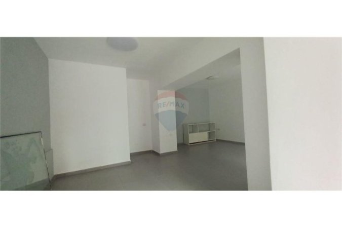Tirane, shitet dyqan Kati 0, 36 m² 90.000 € (Shallvaret)