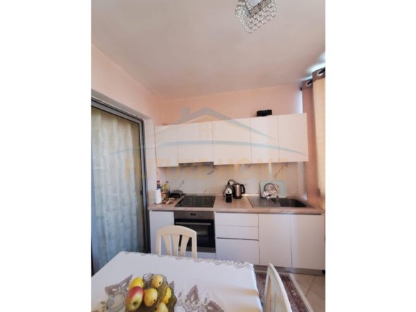 Tirane, shes apartament 1+1 Kati 5, 55 m² 73.000 € (Fresk)