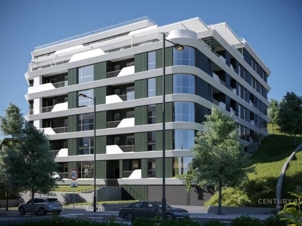 Tirane, shes apartament 2+1+Ballkon Kati 4, 104 m² 183.000 € (Rruga Hamdi Garunja)
