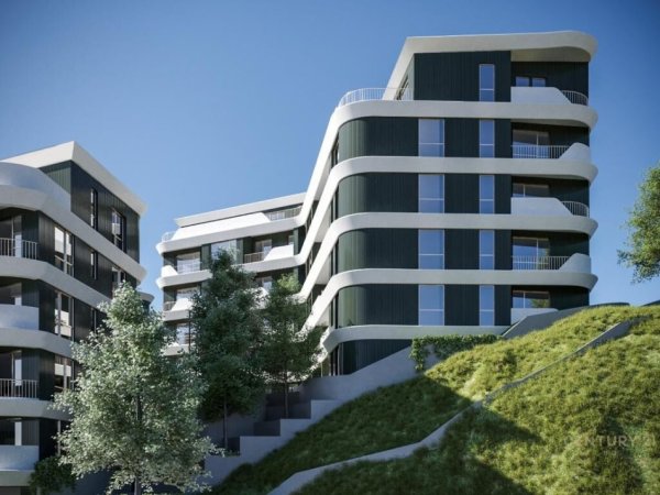 Tirane, shes apartament 2+1+Ballkon Kati 4, 104 m² 183.000 € (Rruga Hamdi Garunja)
