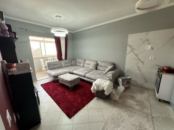 Tirane, shitet apartament 2+1+Ballkon Kati 2, 95 m² 135.000 € (Rruga Arkitekt Kasemi)