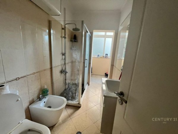 Tirane, shitet apartament 2+1+Ballkon Kati 2, 95 m² 135.000 € (Rruga Arkitekt Kasemi)