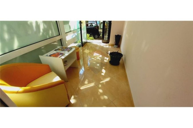 Tirane, shitet ambjent biznesi Kati 1, 82 m² 90.000 € (Muhamed Deliu - Fresku)