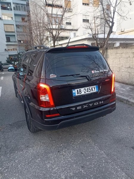 Tirane, shes SUV | Fuoristrad | Xhip Ssangyong Rexton Nafte, e zeze automatik Klima 291.000 km 14.000 €