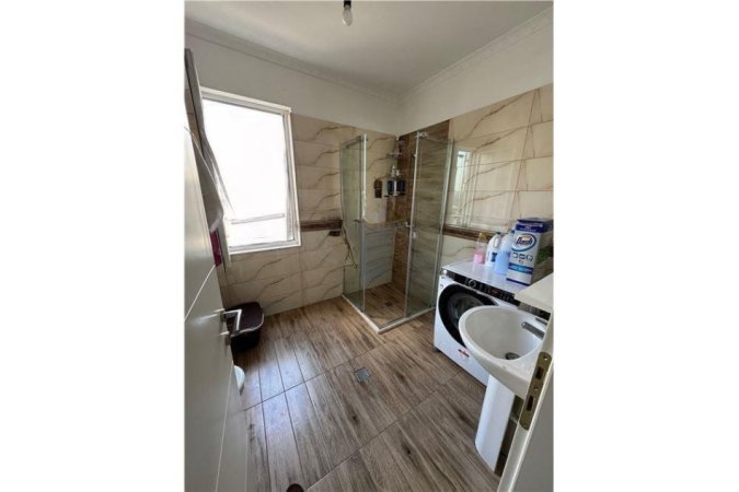 Tirane, shitet apartament 2+1+Ballkon Kati 4, 111 m² 114.000 € (Kamez)