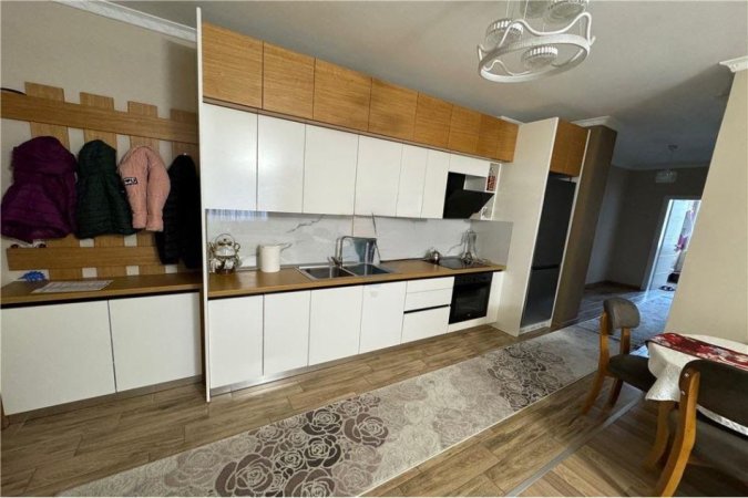 Tirane, shitet apartament 2+1+Ballkon Kati 4, 111 m² 114.000 € (Kamez)